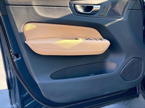 Used 2023 Volvo XC60 B5 Ultimate w/ Climate Package image 26