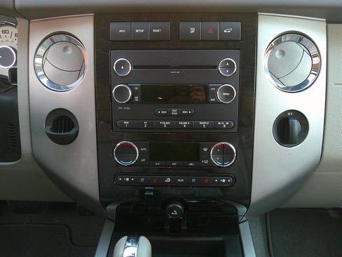 Used 2014 Ford Expedition Limited image 42