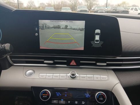 Used 2023 Hyundai Elantra Limited image 18