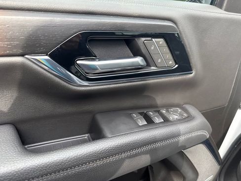 Used 2025 GMC Yukon XL Denali AWD/4WD image 16