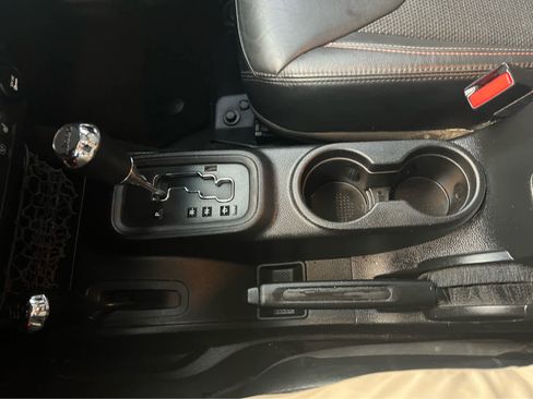 Used 2017 Jeep Wrangler 75th Anniversary image 28