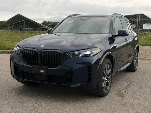 Used 2025 BMW X5 xDrive40i w/ M Sport Package AWD/4WD image 1