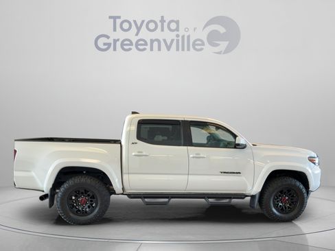 Used 2022 Toyota Tacoma SR5 RWD image 7