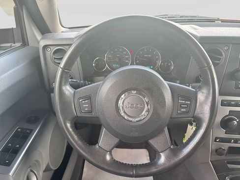 Used 2006 Jeep Commander 4WD image 19