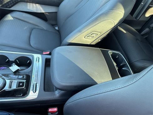 Used 2025 Kia Carnival SX Prestige image 27