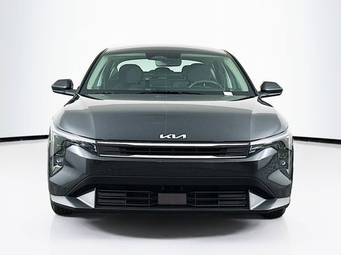 Used 2025 Kia K4 LXS image 2
