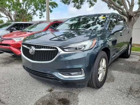 Used 2020 Buick Enclave Essence image 3