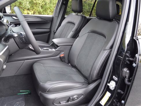 New 2025 Jeep Grand Cherokee Altitude image 11