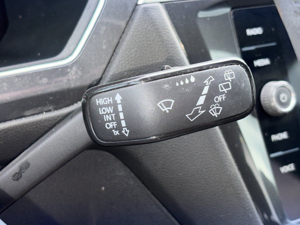 Used 2023 Volkswagen Tiguan SE R-Line FWD image 12