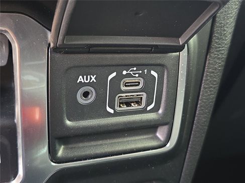 Used 2025 Jeep Wrangler Sport AWD/4WD image 17