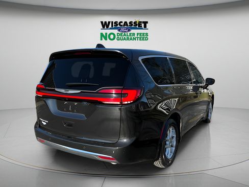 Used 2024 Chrysler Pacifica Touring-L FWD image 28