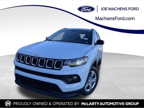 Used 2024 Jeep Compass Latitude image 1