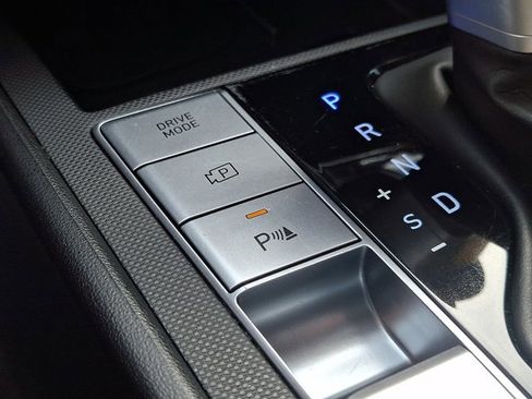 Used 2024 Hyundai Elantra Limited image 24