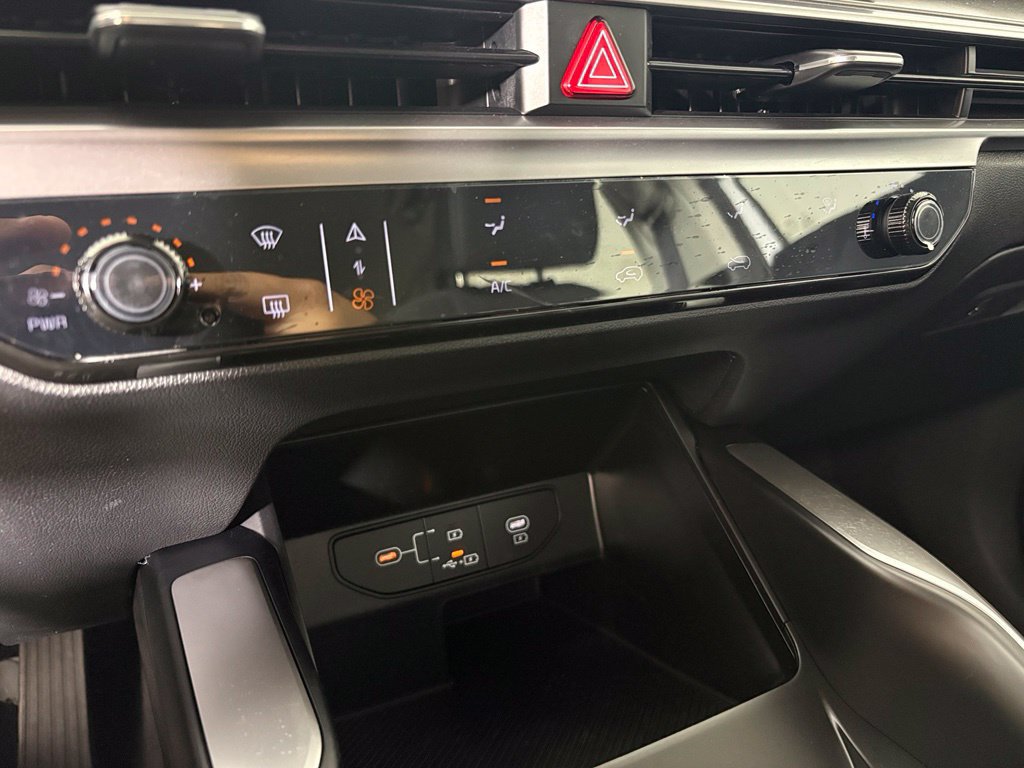 New 2026 Kia Sorento LX FWD image 32