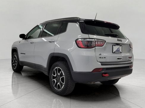 Used 2025 Jeep Compass Trailhawk AWD/4WD image 45