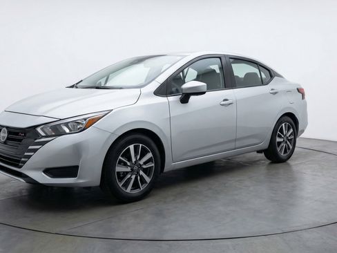 Used 2025 Nissan Versa SV FWD image 3