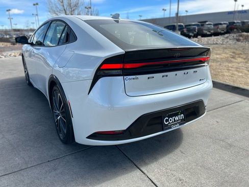 Used 2024 Toyota Prius XLE image 5