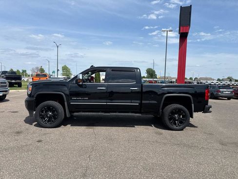 Used 2018 GMC Sierra 2500 Denali AWD/4WD image 2
