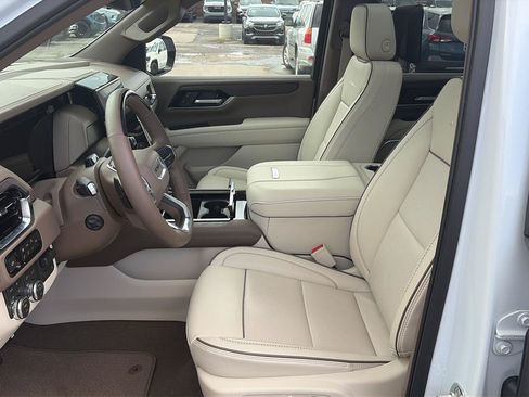 Used 2026 GMC Yukon Denali w/ Denali Reserve Package AWD/4WD image 11