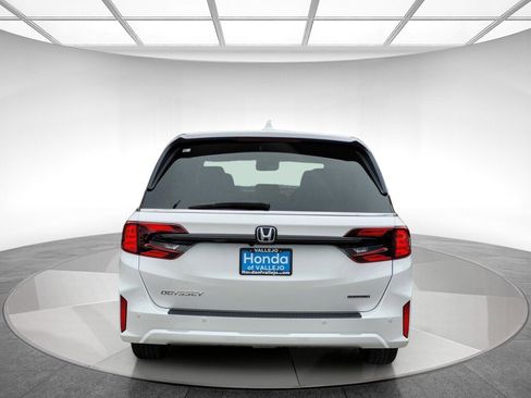 New 2026 Honda Odyssey Touring image 4