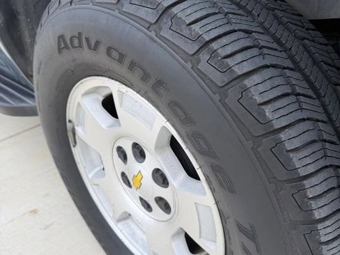 Used 2008 Chevrolet Suburban LT RWD image 7