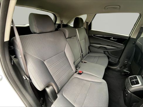 Used 2020 Kia Sorento LX w/ LX I4 Convenience Package AWD/4WD image 24