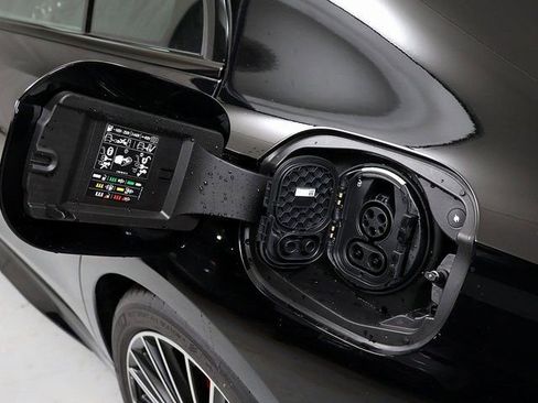 New 2026 Mercedes-Benz E 53 AMG e 4MATIC Sedan image 10