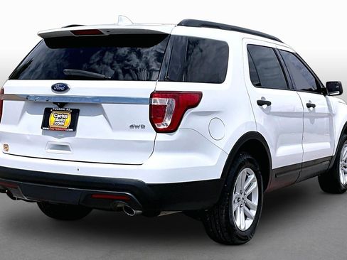 Used 2017 Ford Explorer 4WD image 2