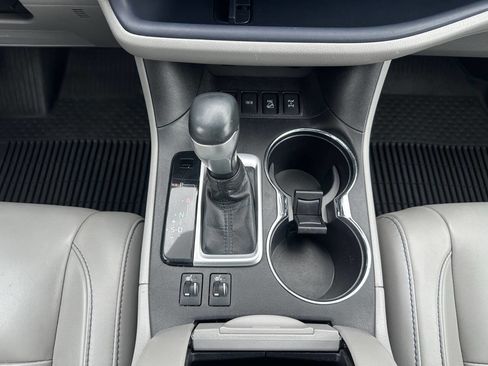 Used 2018 Toyota Highlander XLE image 24