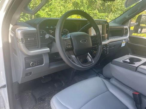 New 2024 Ford F550 4x4 Regular Cab Super Duty image 18