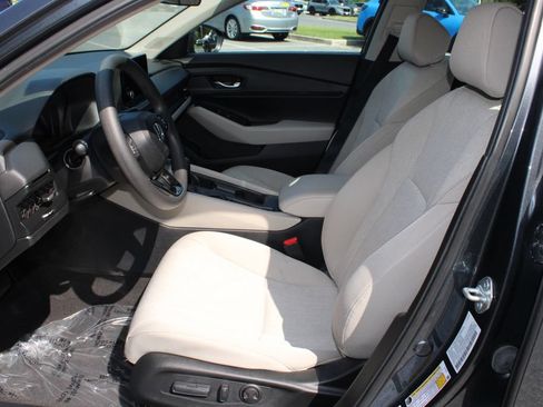 Used 2024 Honda Accord EX image 11