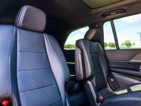 Used 2025 Mercedes-Benz GLS 450 4MATIC image 12