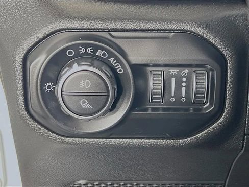 Used 2021 Jeep Gladiator Willys image 11