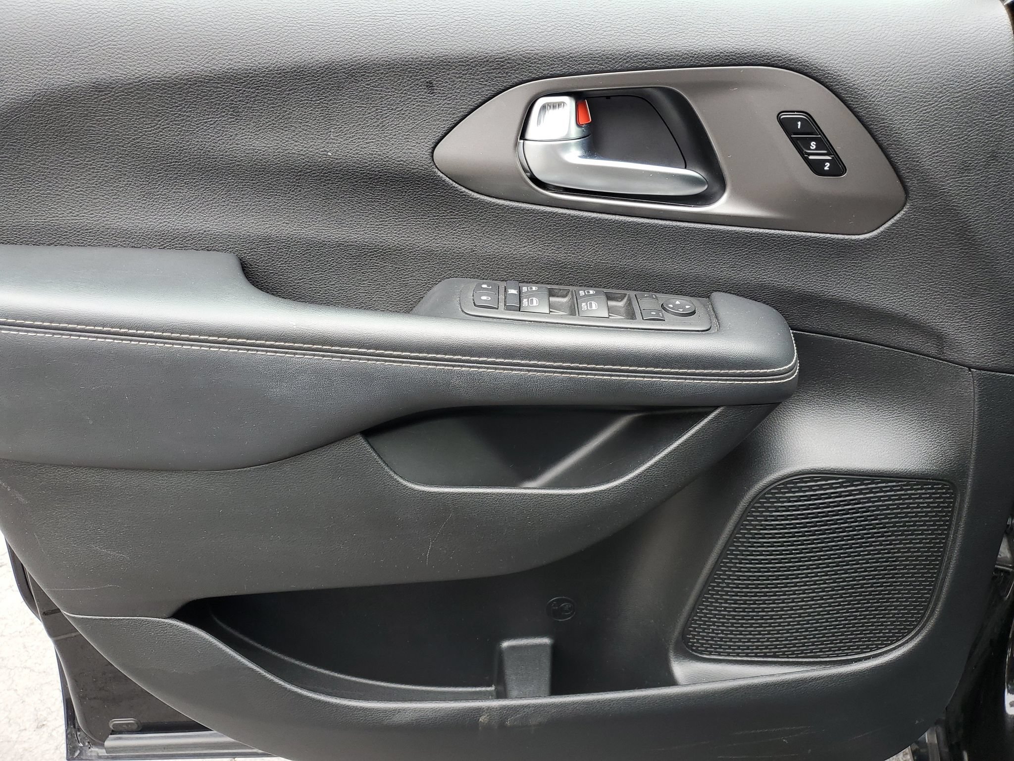 Used 2025 Chrysler Pacifica Select FWD image 24