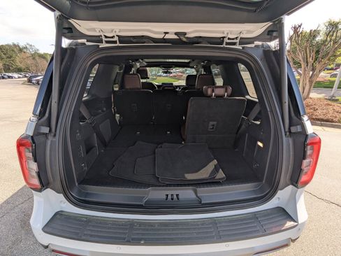 Used 2024 Ford Expedition Limited RWD image 16