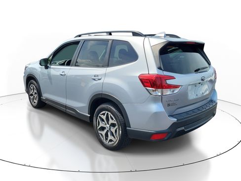 Used 2020 Subaru Forester Premium AWD/4WD image 4
