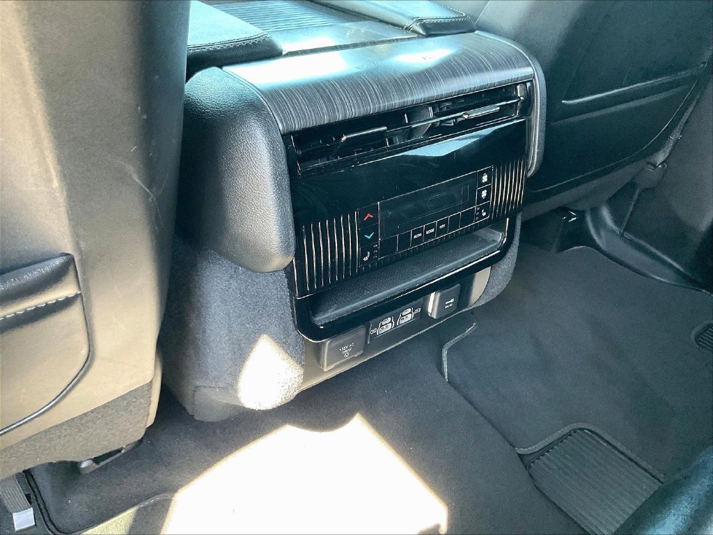 Used 2024 Jeep Wagoneer L Series III w/ Flexible Seating Group AWD/4WD image 13