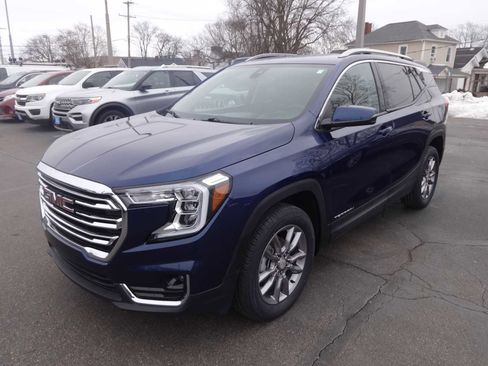 Used 2023 GMC Terrain SLT image 3