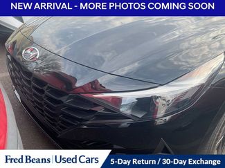 Used 2023 Hyundai Elantra SEL video 2