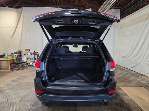 Used 2019 Jeep Grand Cherokee Laredo w/ Security & Convenience Group AWD/4WD image 19