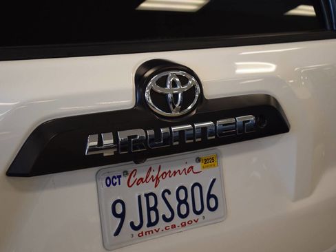 Used 2018 Toyota 4Runner TRD Off-Road Premium image 32