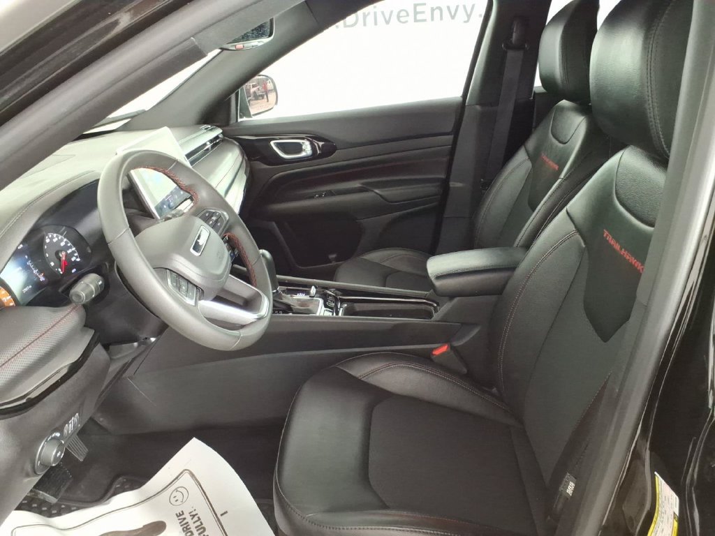 Used 2025 Jeep Compass Trailhawk AWD/4WD image 12