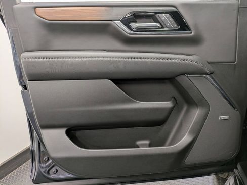 Used 2026 GMC Yukon XL Denali AWD/4WD image 8