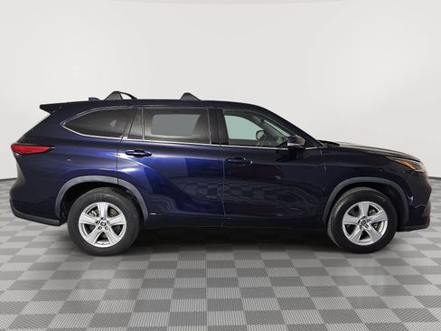 Used 2021 Toyota Highlander L FWD image 9