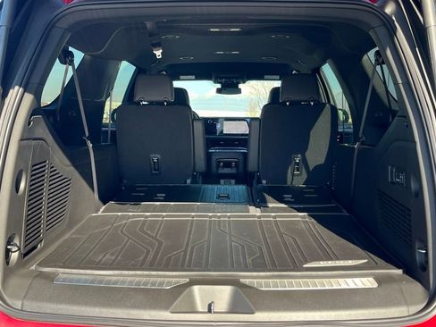 New 2026 Chevrolet Suburban Premier AWD/4WD image 31
