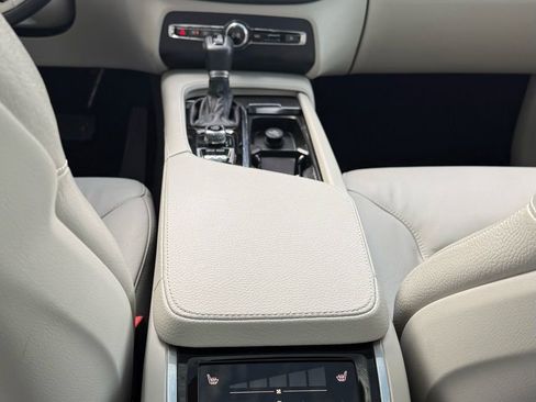 Used 2020 Volvo XC90 T6 Momentum image 32