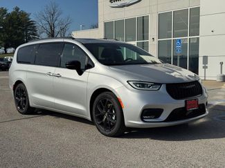 New 2026 Chrysler Pacifica Limited video 2