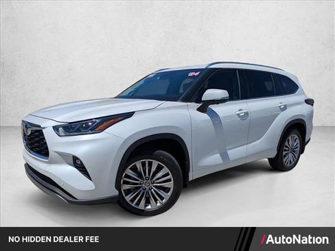 Certified 2024 Toyota Highlander Platinum FWD image 1