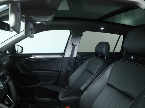 Certified 2024 Volkswagen Tiguan SE w/ Panoramic Sunroof Package AWD/4WD image 21