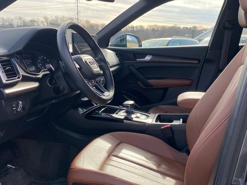 Used 2023 Audi Q5 2.0T Premium w/ Convenience Package image 13